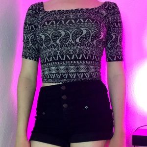 CROP TOP